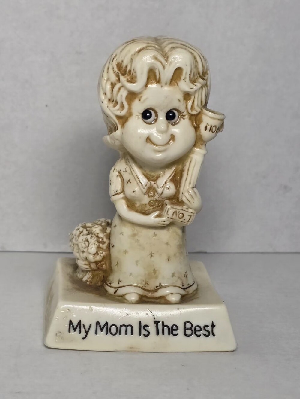 Vintage 1970's My Mom Is The Best Russ Berrie & Co. Figurine Kitshey Statue